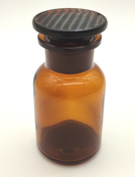 Rundschulterflasche, 100 ml, Weithals, Braunglas mit Schliffglasstopfen